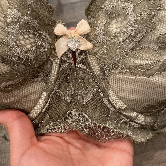 Victoria’s Secret Body By Victoria Lace Lined Demi Underwire Bra Size 34DDD/F - Picture 2 of 9